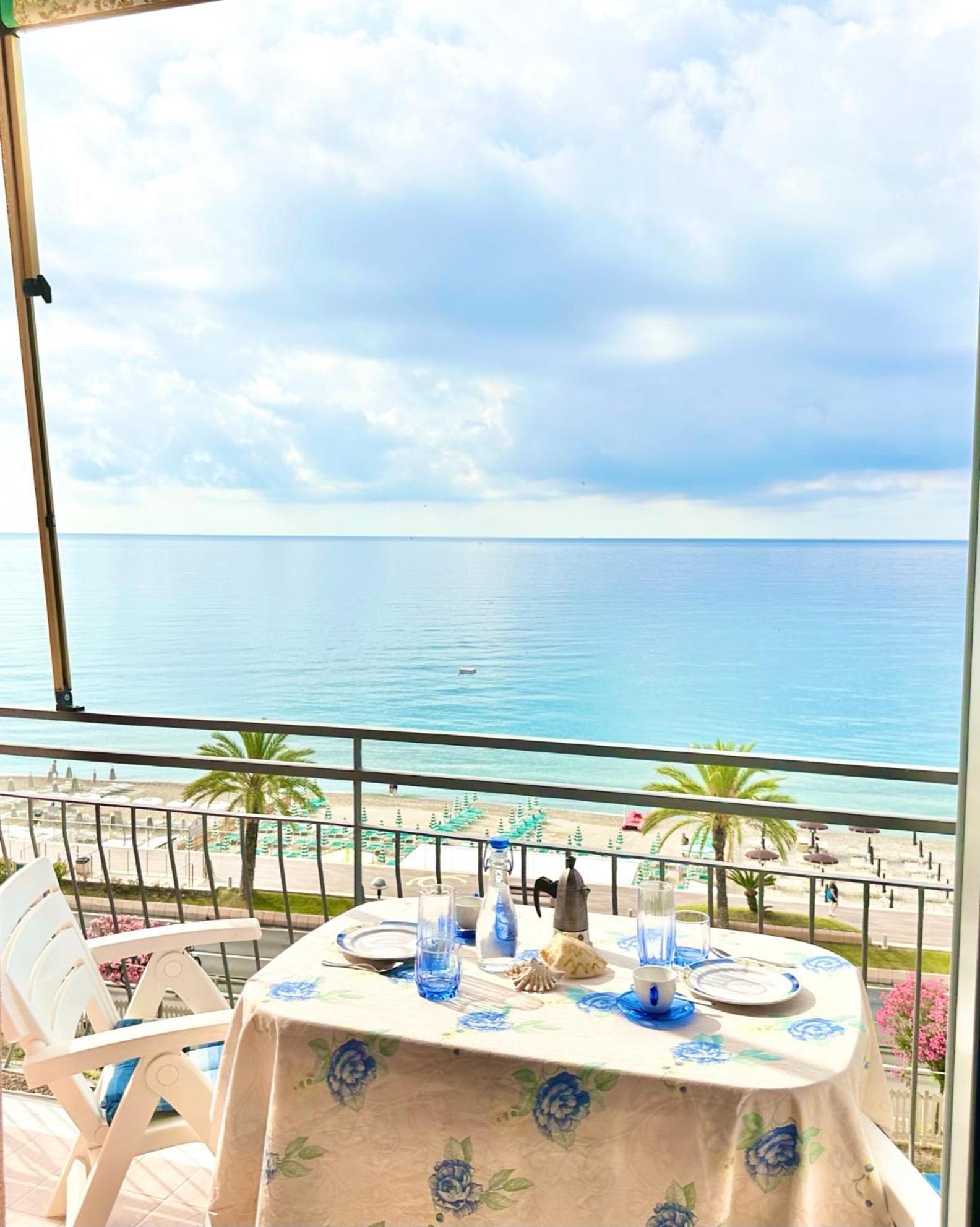 Hostdomus - Pietra Blu Pietra Ligure Exterior foto